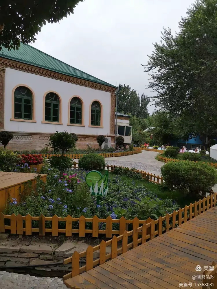 居住着汉族,哈萨克族,回族,俄罗斯族,塔塔尔族等多个民族居民